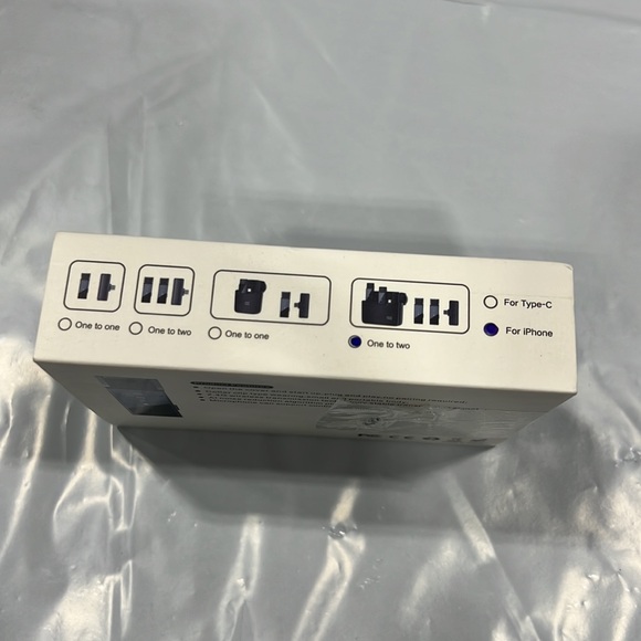 NIB - Wireless Lavalier Mini Microphone for iPhone with Charging Case (Black) - Picture 6 of 8